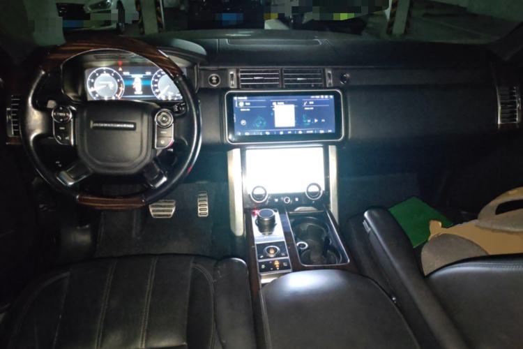 Used Land Rover Range 2013 5.0 SC V8 Vogue SE Center Console