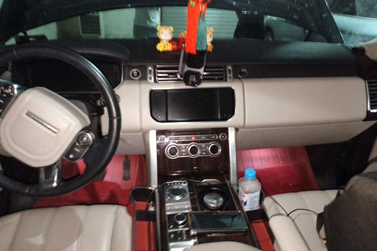 Used Land Rover Range 2013 3.0 TDV6 Vogue Center Console