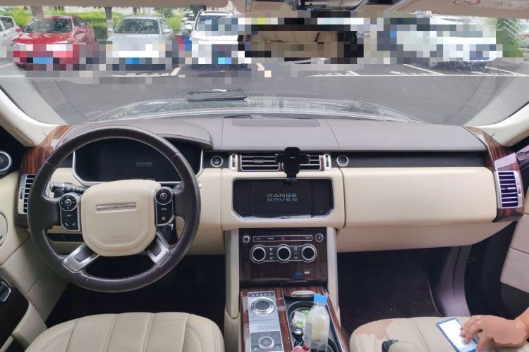 Used Land Rover Range 2013 NA 5.0 V8 Vogue SE Center Console