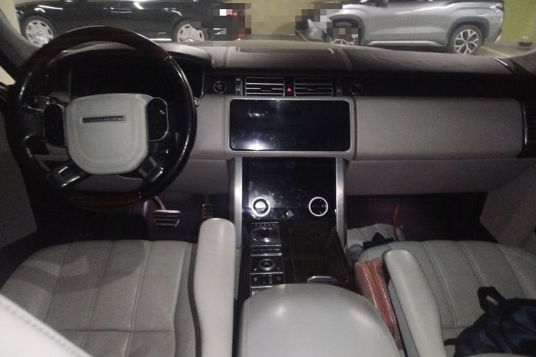 Used Land Rover Range 2013 NA 5.0 V8 Vogue SE Center Console