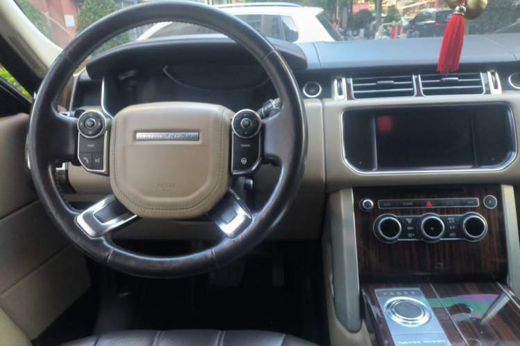 Used Land Rover Range 2013 3.0 TDV6 Vogue Center Console