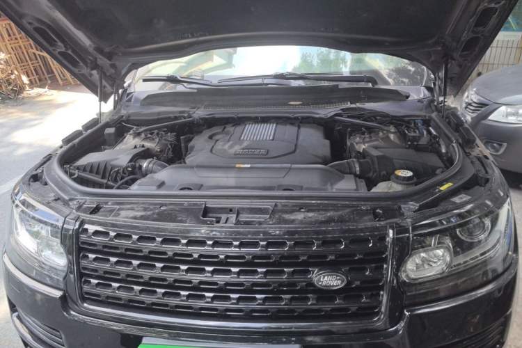 Used Land Rover Range 2013 3.0 TDV6 Vogue Engine Bay