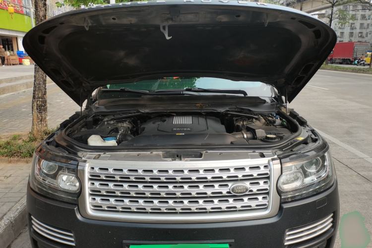 Used Land Rover Range 2013 3.0 TDV6 Vogue Engine Bay