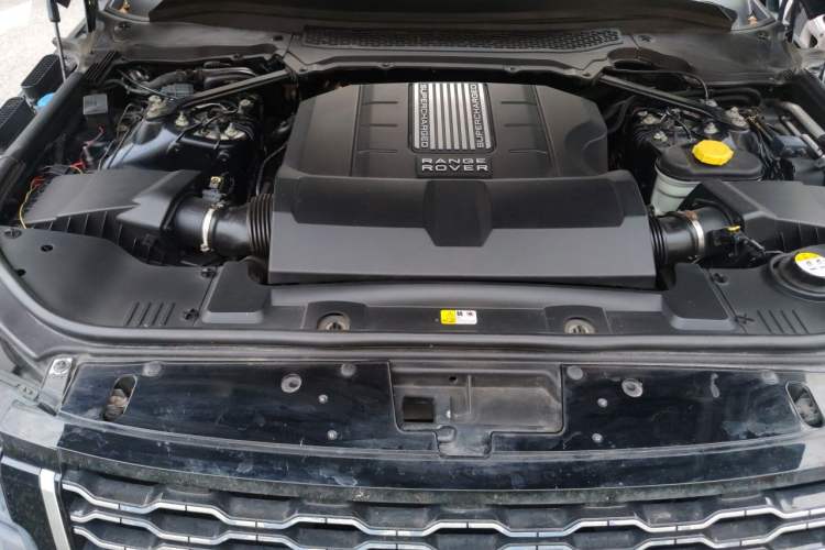 Used Land Rover Range 2013 5.0 SC V8 Vogue SE Engine Bay