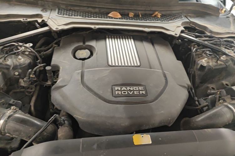 Used Land Rover Range 2013 3.0 TDV6 Vogue Engine Bay