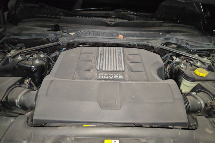 Used Land Rover Range 2013 5.0 SC V8 Vogue SE Engine Bay