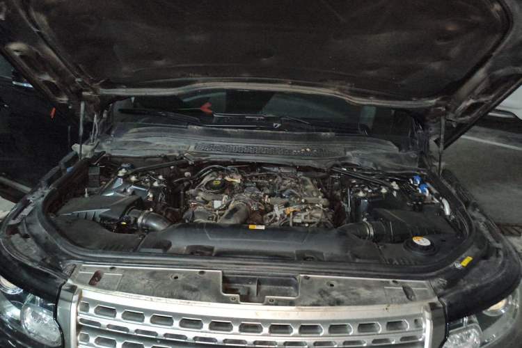 Used Land Rover Range 2013 3.0 TDV6 Vogue Engine Bay