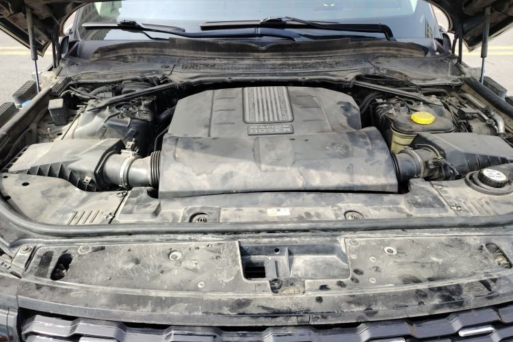 Used Land Rover Range 2013 5.0 SC V8 Vogue SE Engine Bay