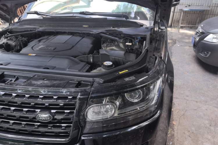 Used Land Rover Range 2013 3.0 TDV6 Vogue Engine Bay Left