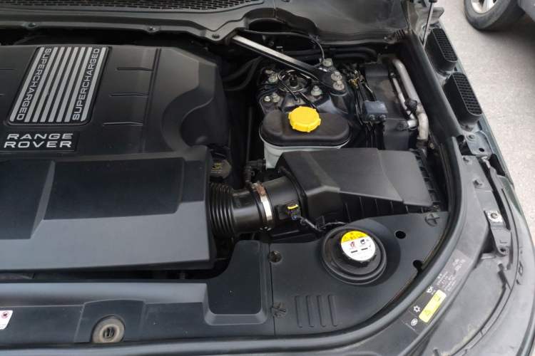 Used Land Rover Range 2013 5.0 SC V8 Vogue SE Engine Bay Left