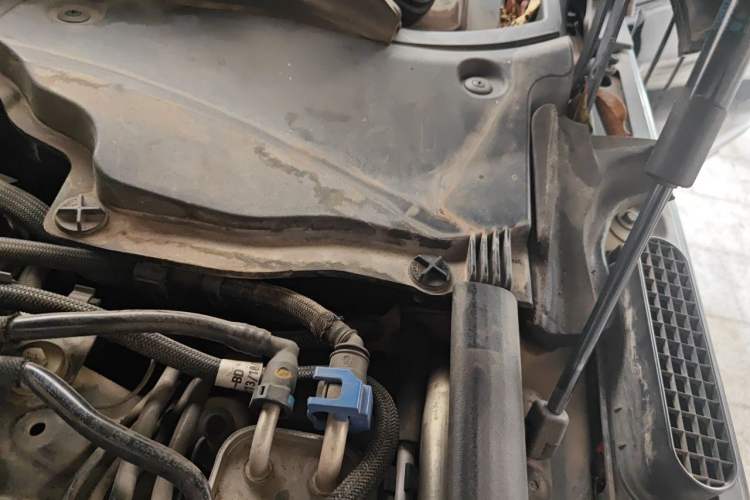 Used Land Rover Range 2013 3.0 TDV6 Vogue Engine Bay Left
