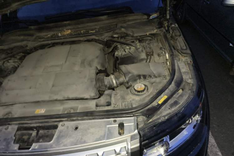 Used Land Rover Range 2013 NA 5.0 V8 Vogue SE Engine Bay Left