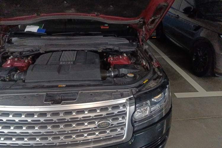 Used Land Rover Range 2013 NA 5.0 V8 Vogue SE Engine Bay Left