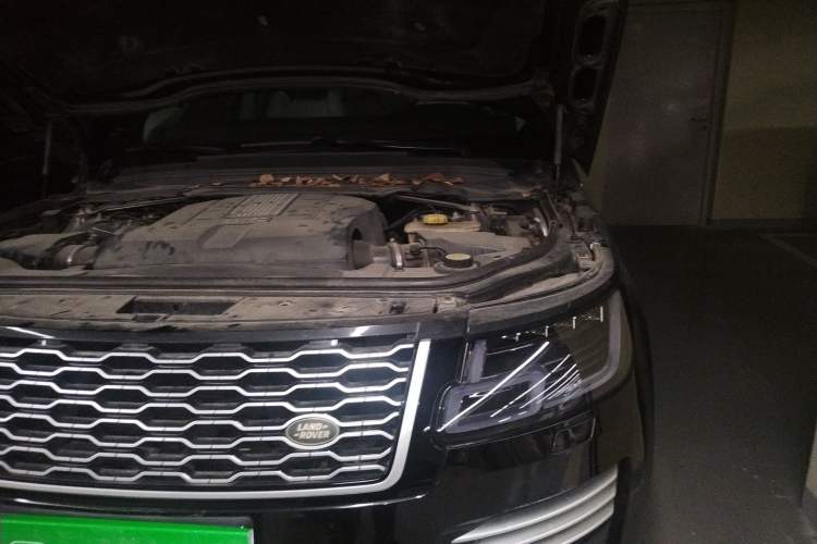Used Land Rover Range 2013 NA 5.0 V8 Vogue SE Engine Bay Left