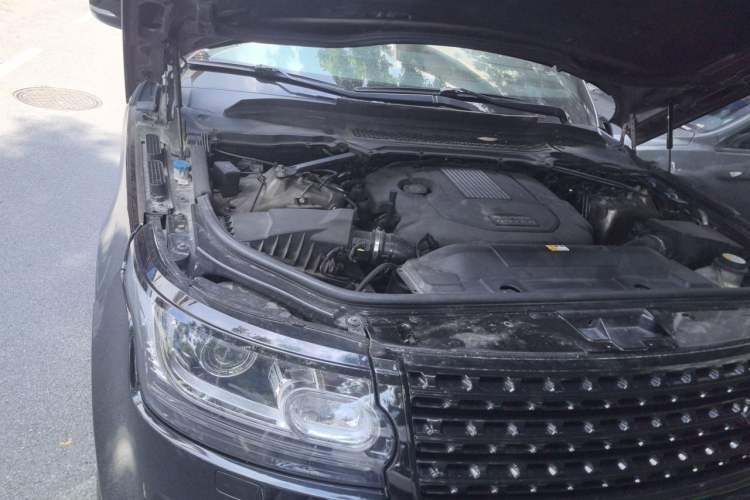 Used Land Rover Range 2013 3.0 TDV6 Vogue Engine Bay Right