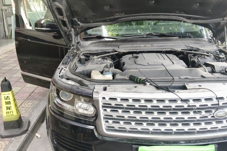 Used Land Rover Range 2013 3.0 TDV6 Vogue Engine Bay Right