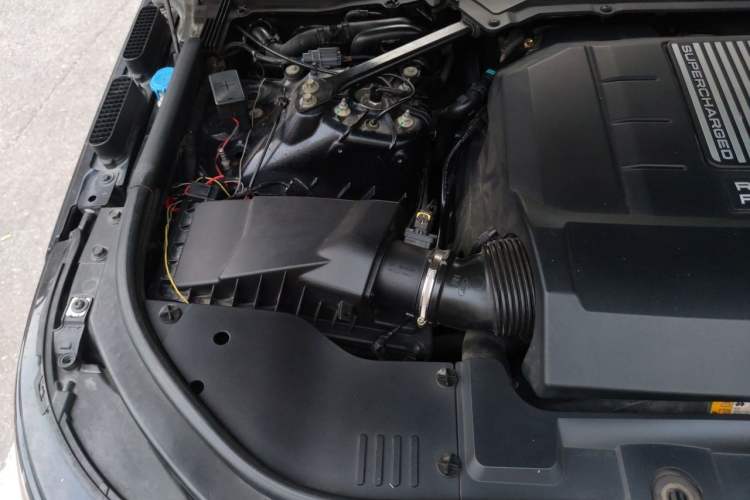 Used Land Rover Range 2013 5.0 SC V8 Vogue SE Engine Bay Right