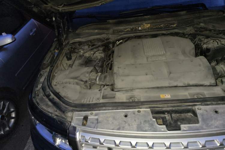 Used Land Rover Range 2013 NA 5.0 V8 Vogue SE Engine Bay Right