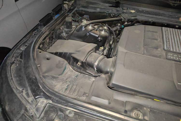 Used Land Rover Range 2013 5.0 SC V8 Vogue SE Engine Bay Right