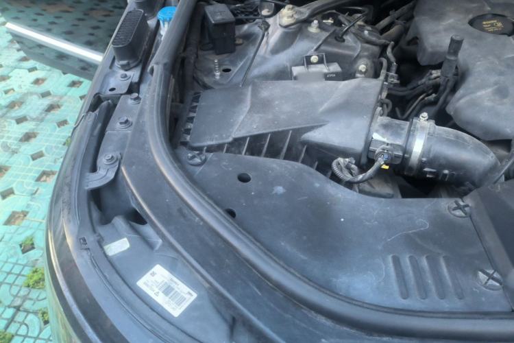 Used Land Rover Range 2013 3.0 TDV6 Vogue Engine Bay Right