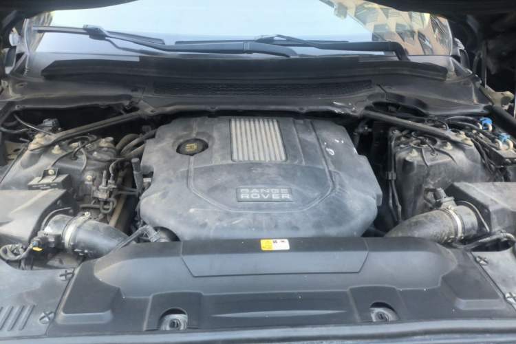 Used Land Rover Range 2013 3.0 TDV6 Vogue Engine Bay