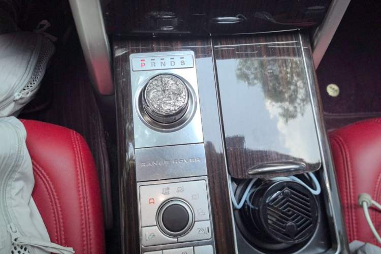 Used Land Rover Range 2013 3.0 TDV6 Vogue Gear Lever