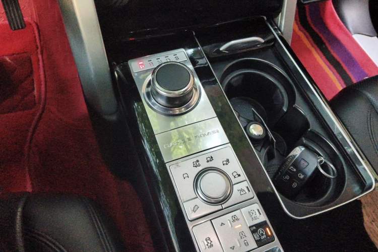 Used Land Rover Range 2013 3.0 TDV6 Vogue Gear Lever