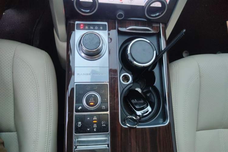 Used Land Rover Range 2013 5.0 SC V8 Vogue SE Gear Lever
