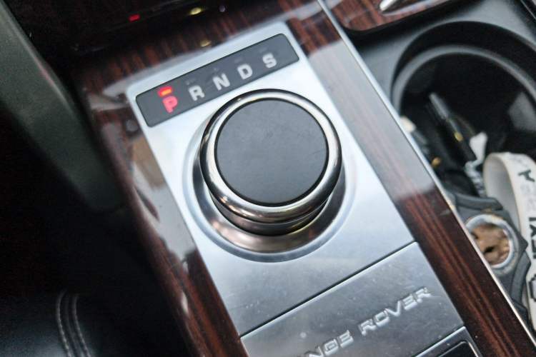 Used Land Rover Range 2013 NA 5.0 V8 Vogue SE Gear Lever