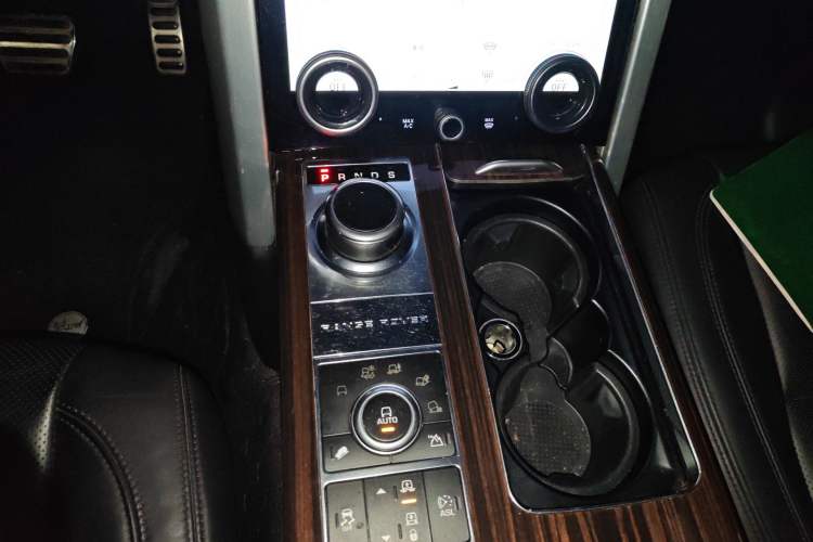 Used Land Rover Range 2013 5.0 SC V8 Vogue SE Gear Lever