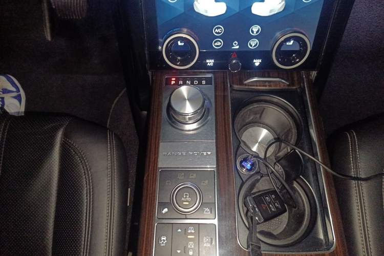 Used Land Rover Range 2013 NA 5.0 V8 Vogue SE Gear Lever