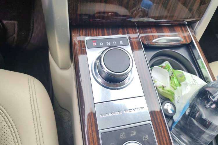 Used Land Rover Range 2013 NA 5.0 V8 Vogue SE Gear Lever