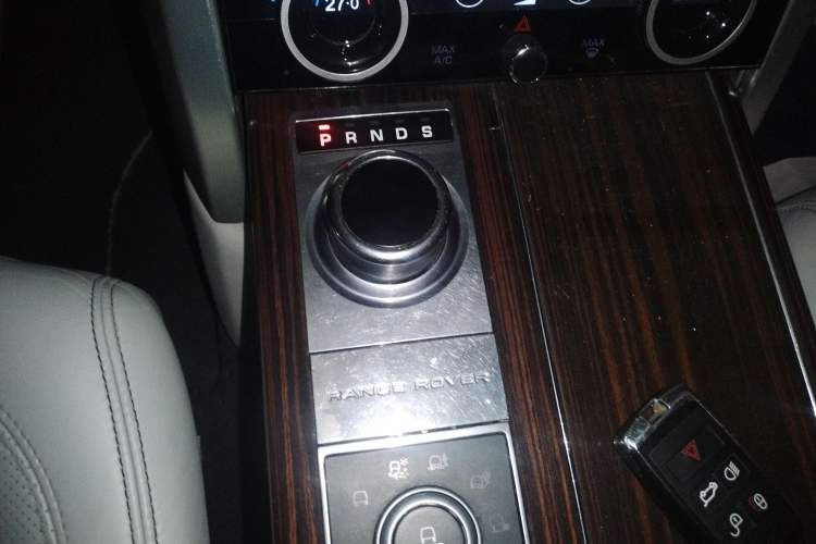 Used Land Rover Range 2013 NA 5.0 V8 Vogue SE Gear Lever