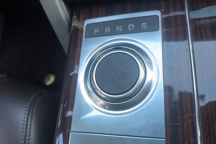 Used Land Rover Range 2013 3.0 TDV6 Vogue Gear Lever