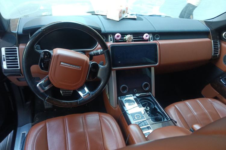 Used Land Rover Range 2013 5.0 SC V8 Vogue SE Interior 2