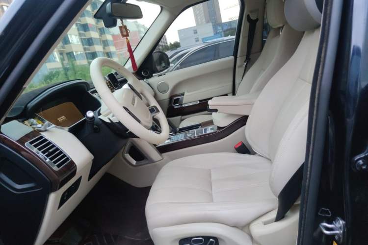 Used Land Rover Range 2013 5.0 SC V8 Vogue SE Left Front Seat