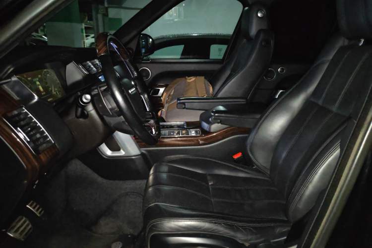 Used Land Rover Range 2013 5.0 SC V8 Vogue SE Left Front Seat