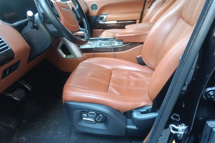 Used Land Rover Range 2013 5.0 SC V8 Vogue SE Left Front Seat