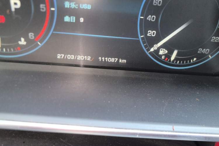 Used Land Rover Range 2013 3.0 TDV6 Vogue Odometer Close Up