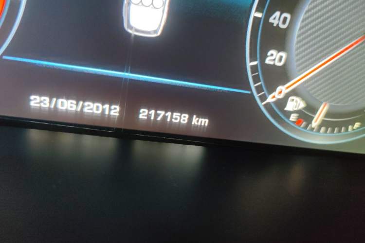 Used Land Rover Range 2013 5.0 SC V8 Vogue SE Odometer Close Up