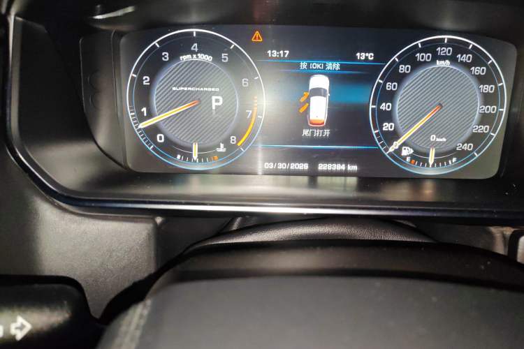 Used Land Rover Range 2013 5.0 SC V8 Vogue SE Odometer Close Up