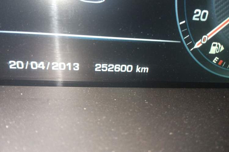 Used Land Rover Range 2013 5.0 SC V8 Vogue SE Odometer Close Up