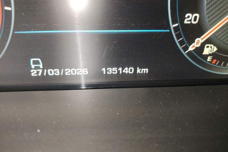 Used Land Rover Range 2013 5.0 SC V8 Vogue SE Odometer Close Up