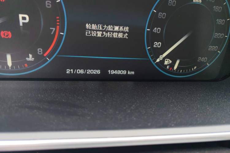 Used Land Rover Range 2013 NA 5.0 V8 Vogue SE Odometer Close Up