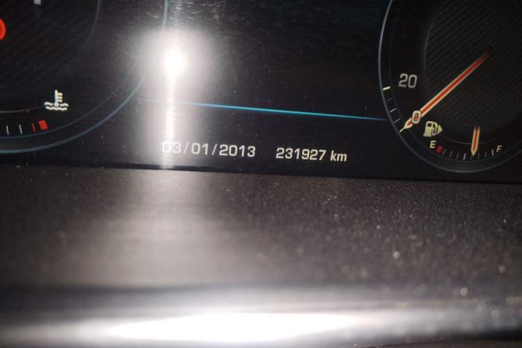 Used Land Rover Range 2013 NA 5.0 V8 Vogue SE Odometer Close Up