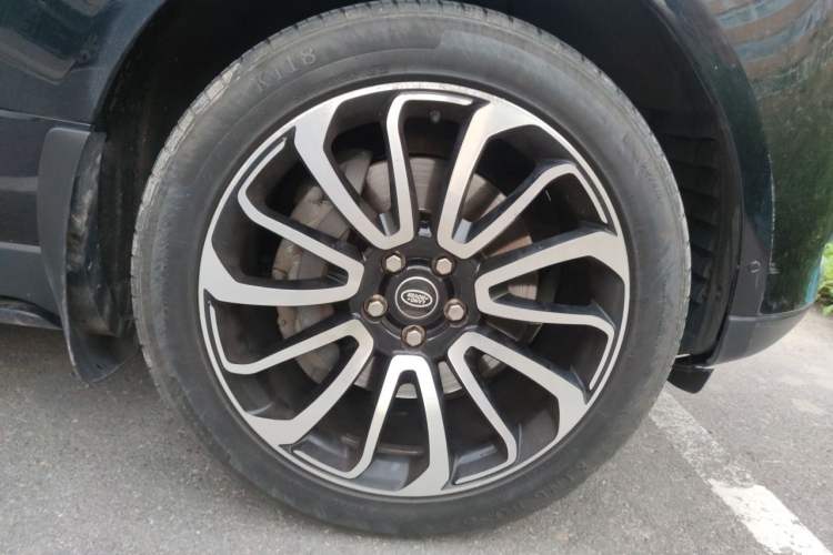 Used Land Rover Range 2013 5.0 SC V8 Vogue SE Right Front Wheel Hub