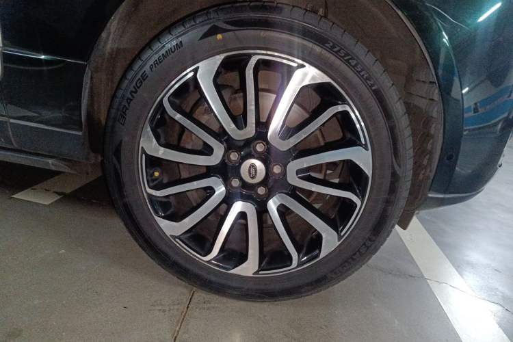 Used Land Rover Range 2013 NA 5.0 V8 Vogue SE Right Front Wheel Hub