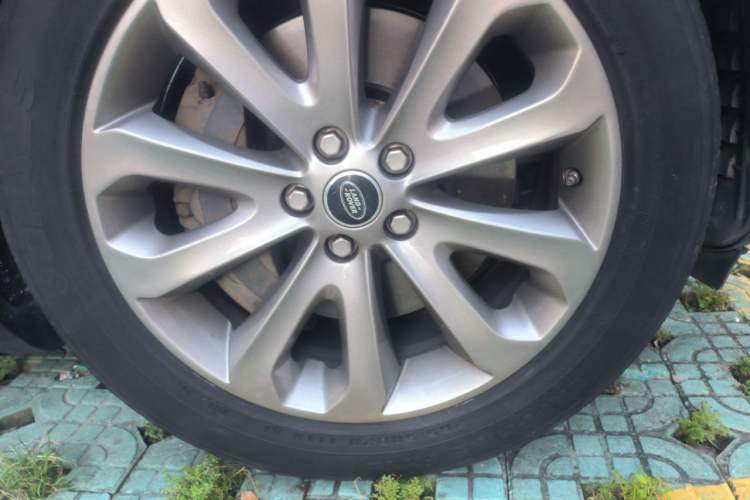 Used Land Rover Range 2013 3.0 TDV6 Vogue Right Front Wheel Hub