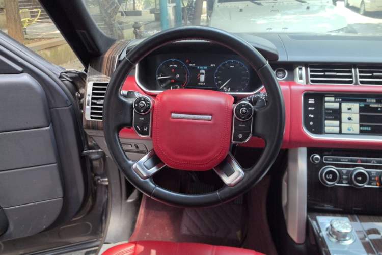 Used Land Rover Range 2013 3.0 TDV6 Vogue Steering Wheel