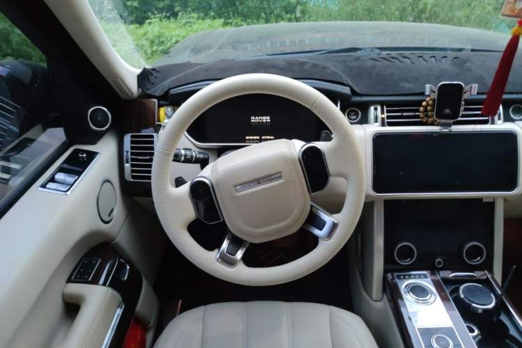 Used Land Rover Range 2013 5.0 SC V8 Vogue SE Steering Wheel